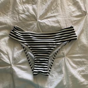 Black and white ruffled swimsuit bottoms
